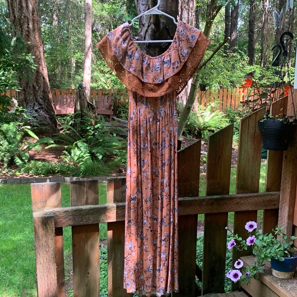 Boho Floral Off-Shoulder Maxi Dress — Peach